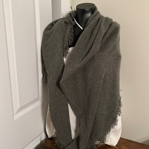 Accessories - 100% Cashmere Shawl